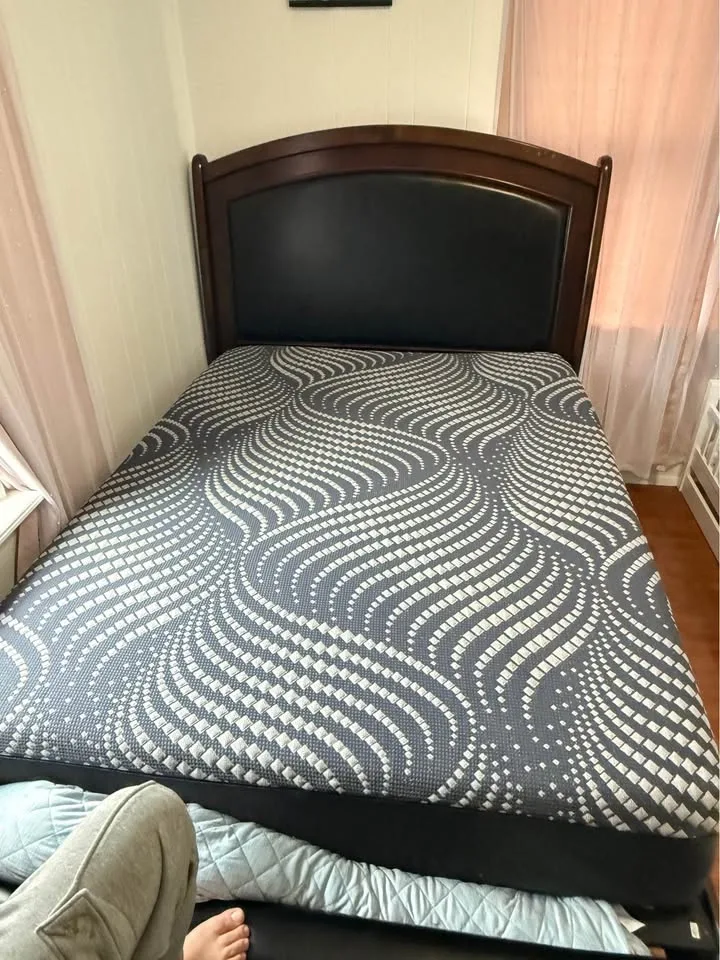 Queens bed mattress - photo 4