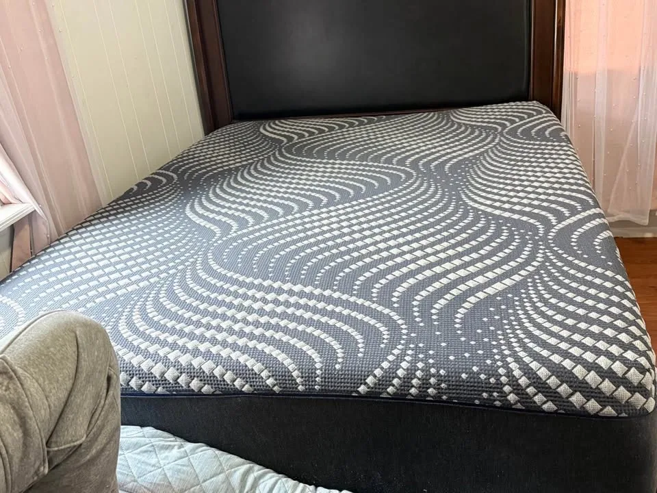 Queens bed mattress - photo 5