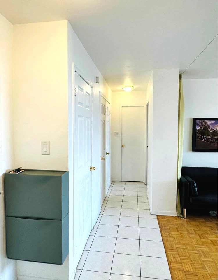 Sublet one bedroom apartment downtown - photo 4