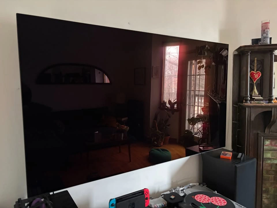 LG C1 65” OLED 4K Smart TV - Super Thin! - photo 2