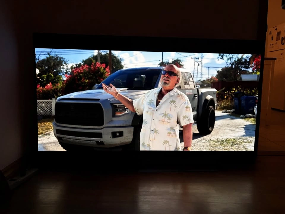 LG C1 65” OLED 4K Smart TV - Super Thin! - photo 3