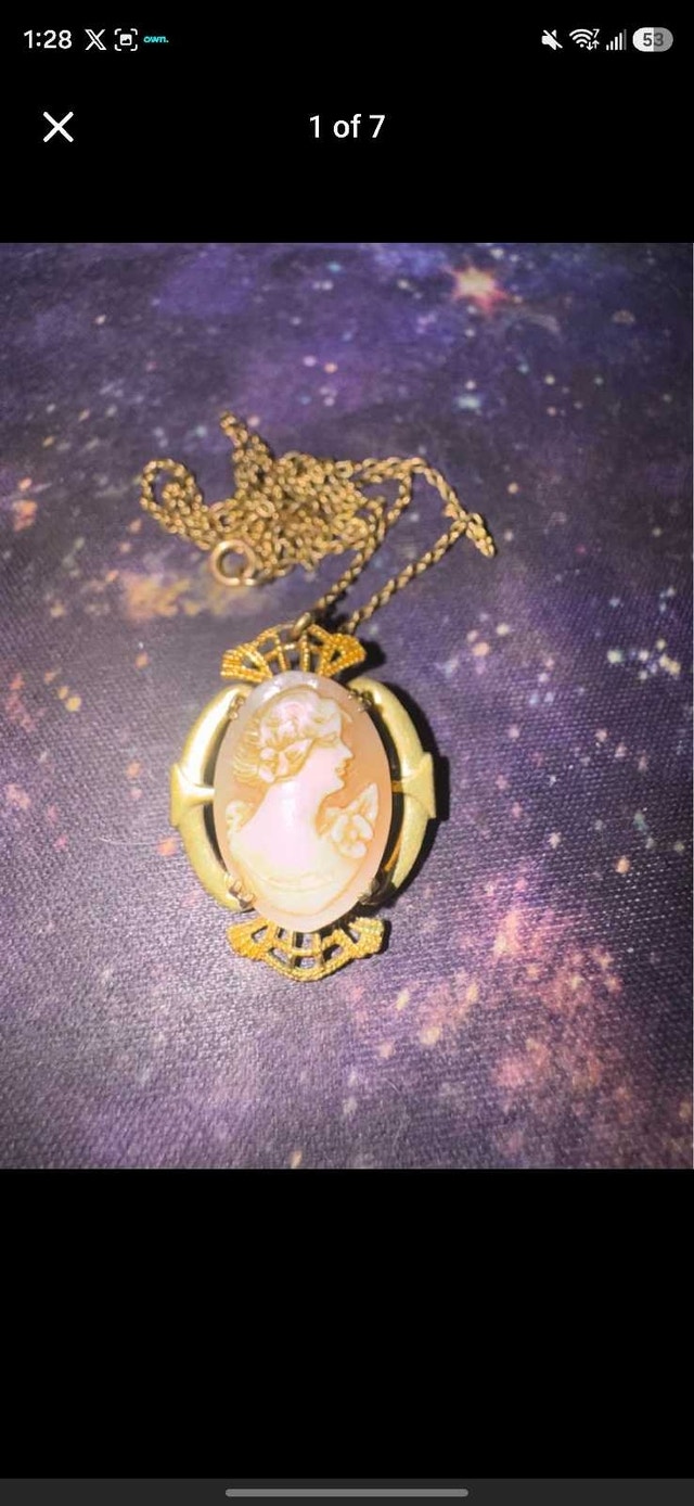 Vintage Cameo Pendant Brooch