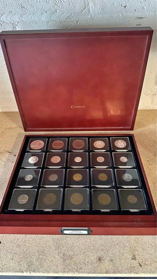 CONCOIN.COM Wooden Coin Collection Display Box with Coins