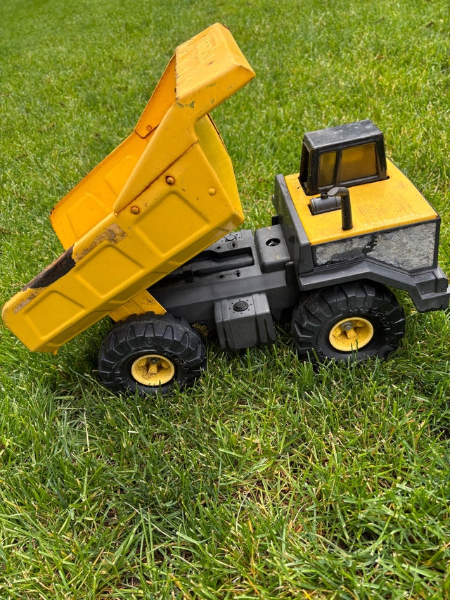 Tonka Dump Truck - photo 2
