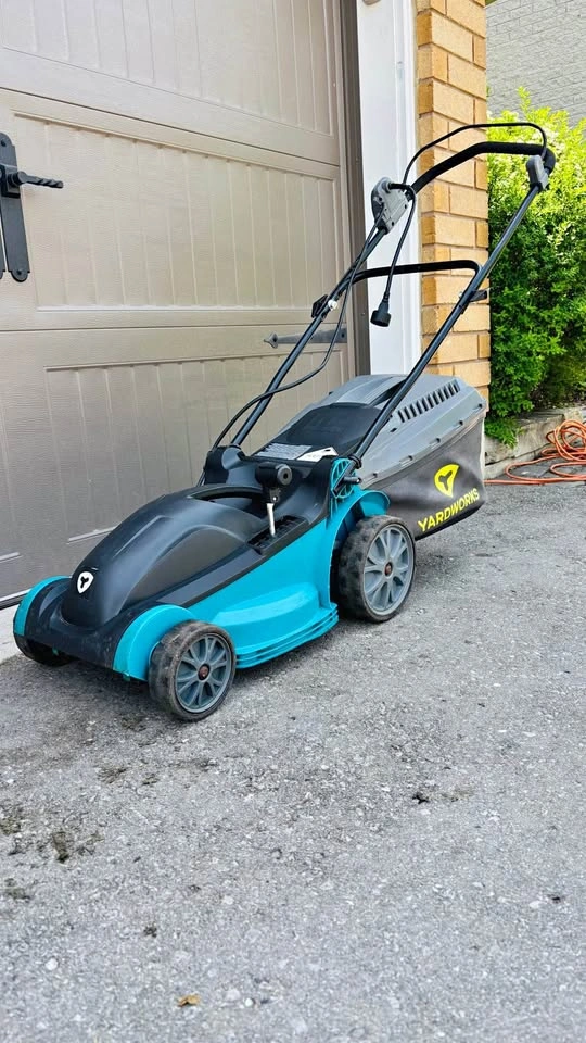 Yardworks 10A 14 inch corded electric lawnmower