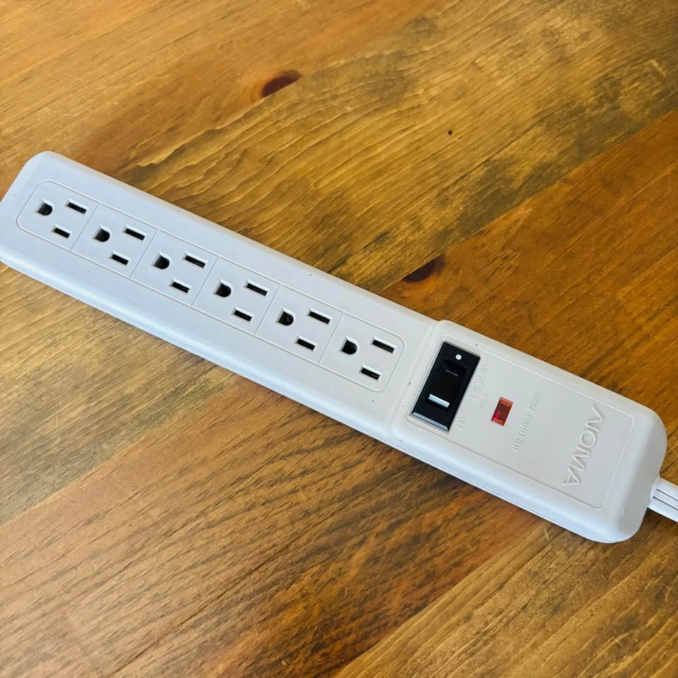 14 gauge 6 outlet medium duty power bar and surge protector - photo 4
