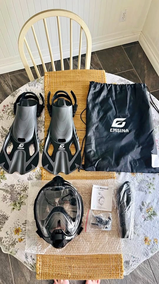 BRAND NEW Full Face Snorkel Mask & Fins Set for Adults