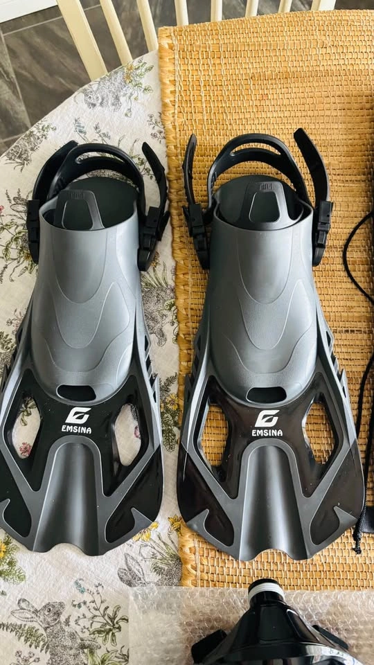 BRAND NEW Full Face Snorkel Mask & Fins Set for Adults - photo 2