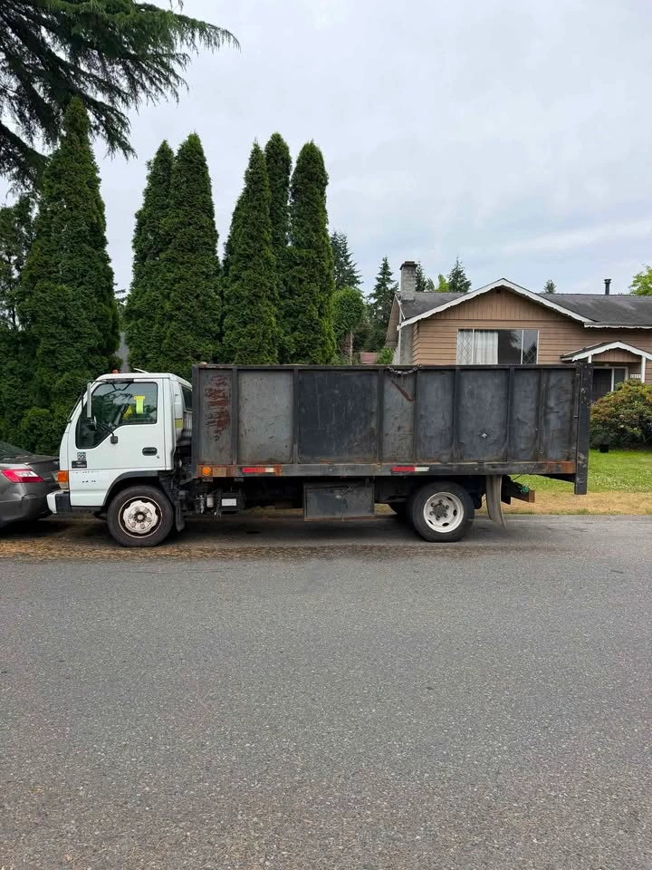 2005 Chevrolet Commercial Box Truck - photo 2