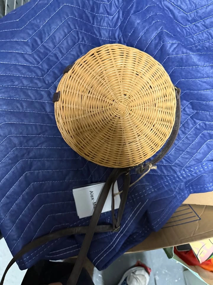 Alex Max round rattan purse - photo 2