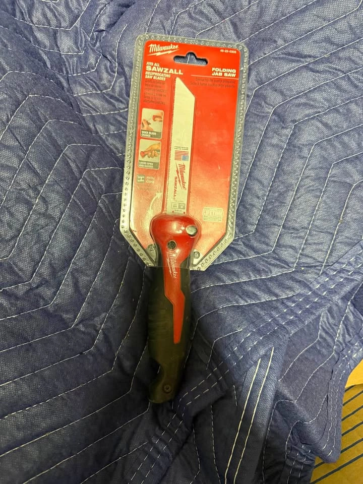 Milwaukee folding jab saw, sealed