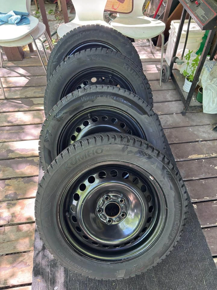 4 Kumho Winter Tires 215/55R16 on Black Steel Rims - 95% Tread - photo 4