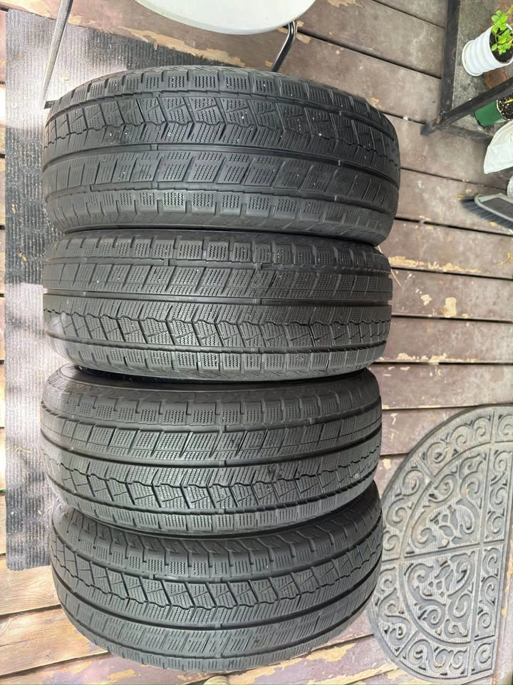 Set of 4 205/55R16 Winter Tires - 90% Tread - photo 3