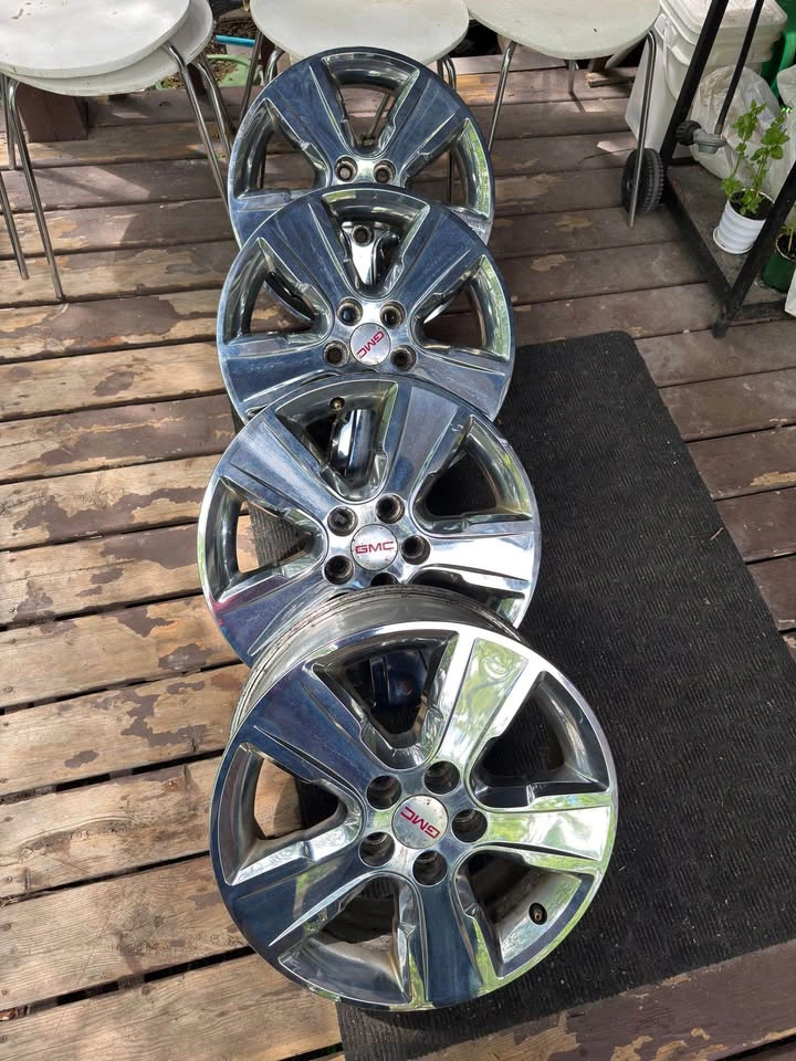 GMC Terrain/ Chevrolet Equinox 18" OEM Wheels - photo 2