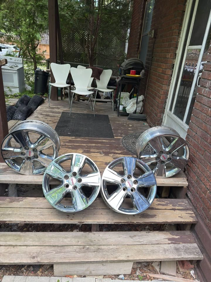 GMC Terrain/ Chevrolet Equinox 18" OEM Wheels - photo 3