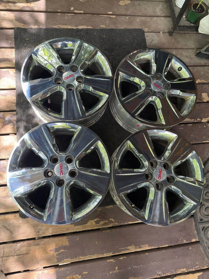 GMC Terrain/ Chevrolet Equinox 18" OEM Wheels - photo 4