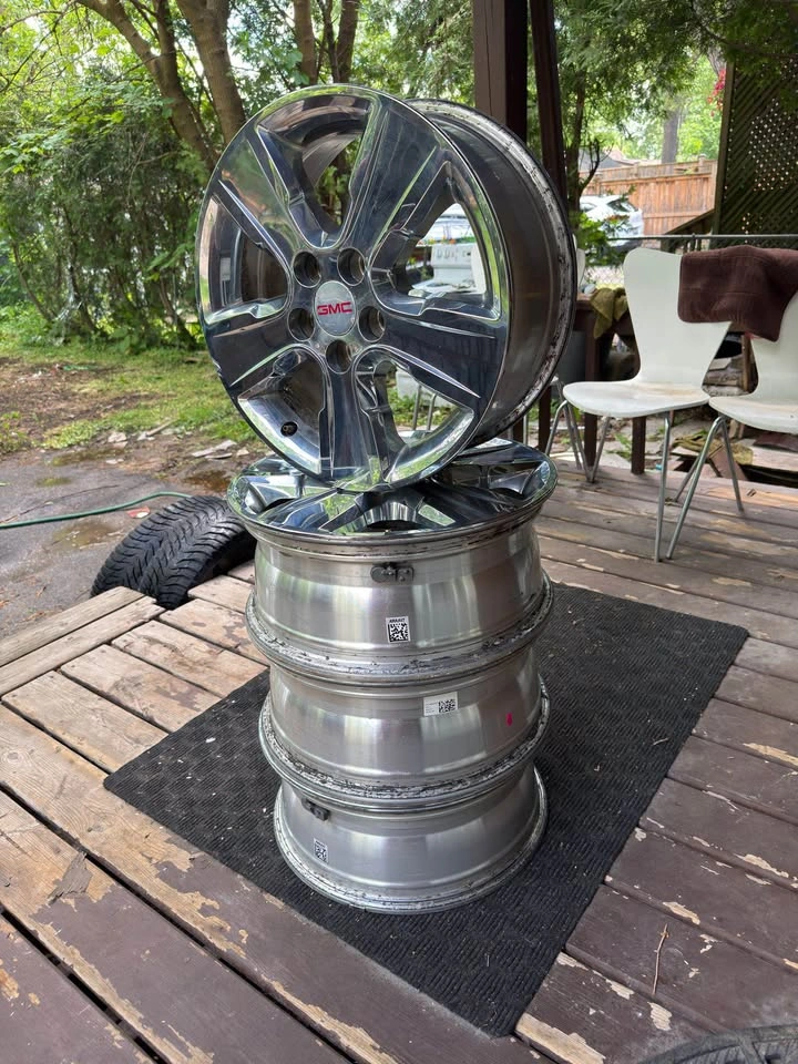 GMC Terrain/ Chevrolet Equinox 18" OEM Wheels - photo 5