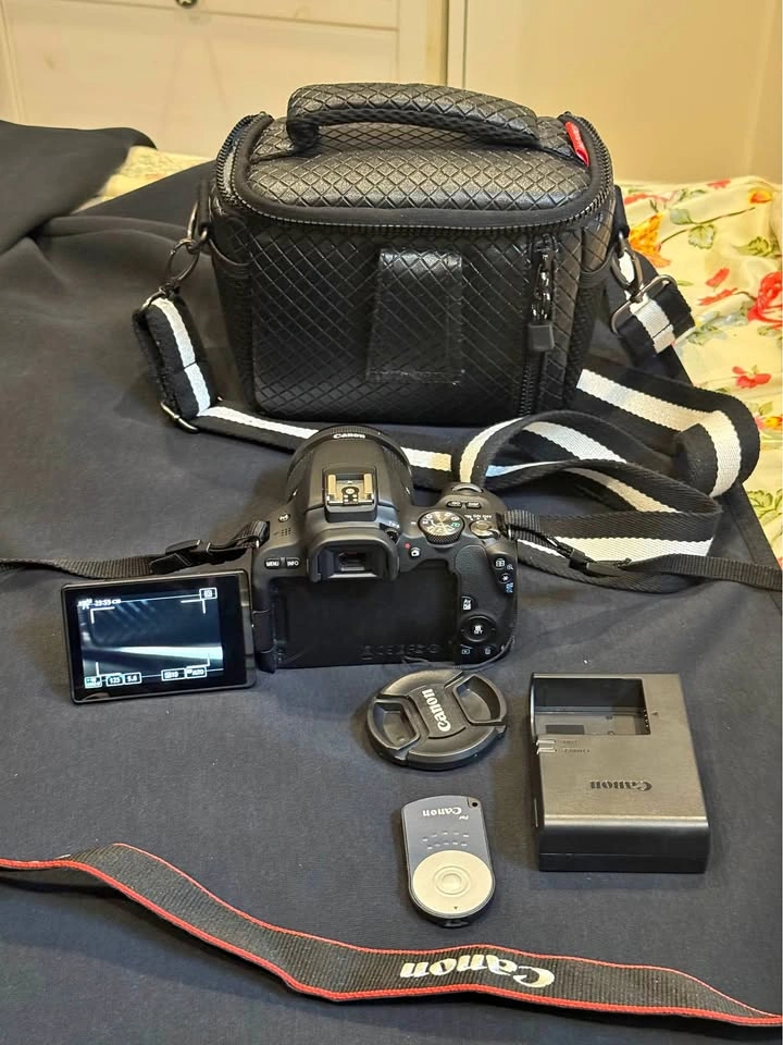 Canon DSLR Camera SL2 Kit with Bag Charger Remote