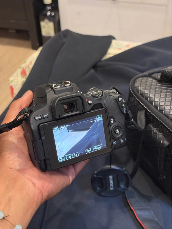 Canon DSLR Camera SL2 Kit with Bag Charger Remote - photo 3