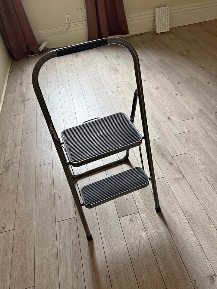 Medium size stepping ladder