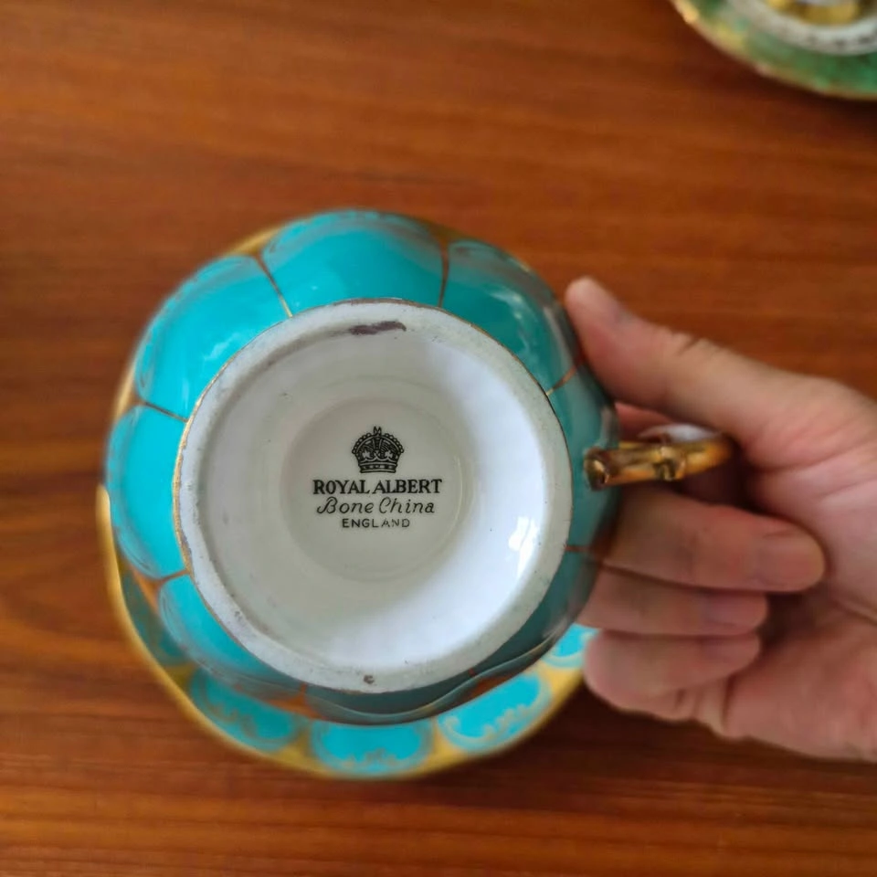 Vintage Porcelain Tea Cup and Saucer - Royal Albert, England - photo 2