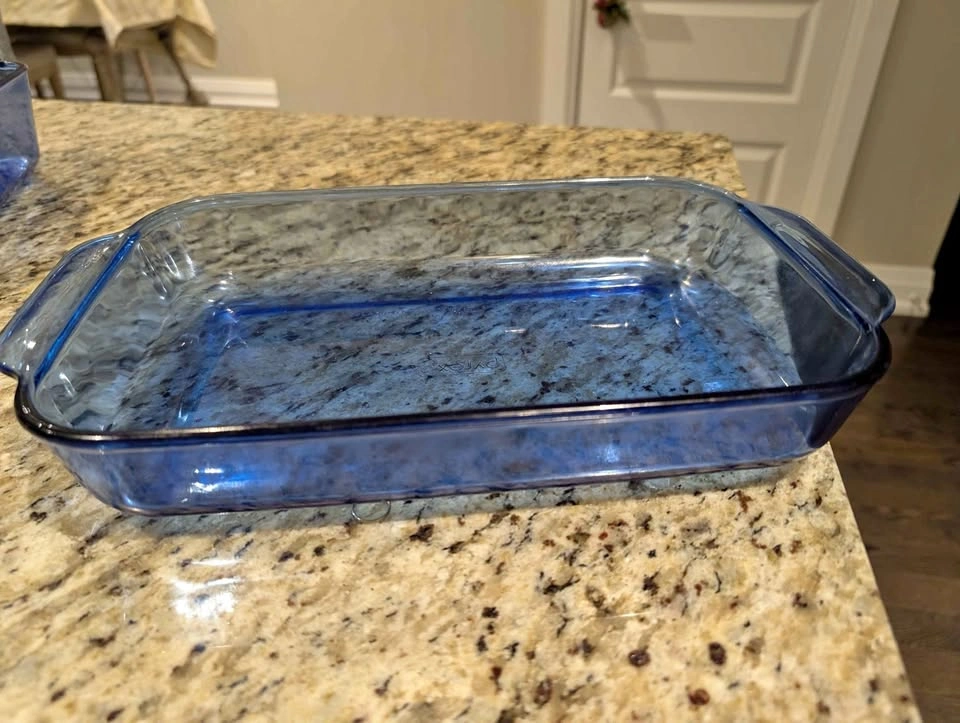 Pyrex Baking Glass Dish 2.2qt / 2l - Made in USA