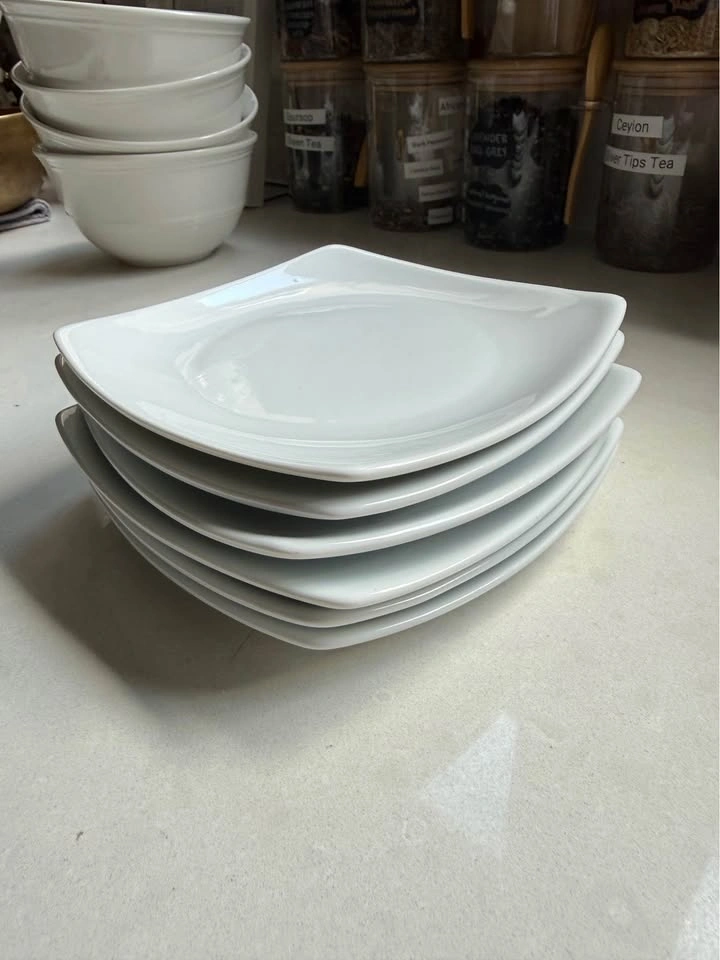 4 dinner plates 6 side plates - photo 4