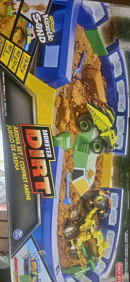 Monster Jam Dirt Arena Playset by Spin Master