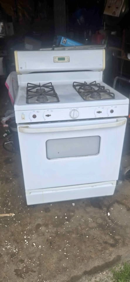 White General Electric Freestanding Gas Range