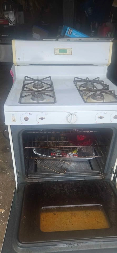White General Electric Freestanding Gas Range - photo 2