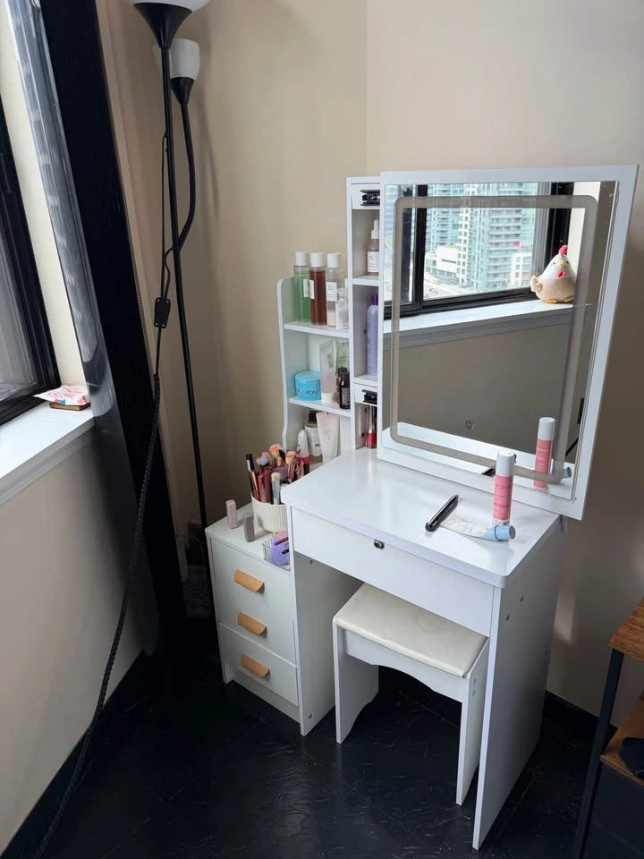 Make up vanity for sale at $200! - photo 4