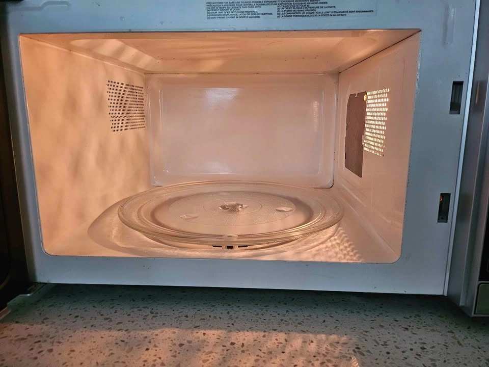 Hamilton Beach Microwave - photo 2