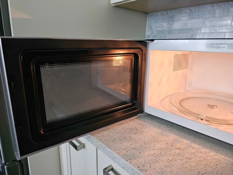 Hamilton Beach Microwave - photo 3