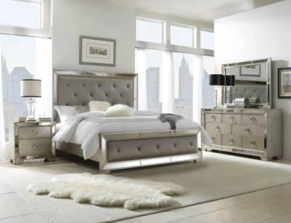 Pulaski Farrah Queen Bedroom Set - Metallic Mirror Panel