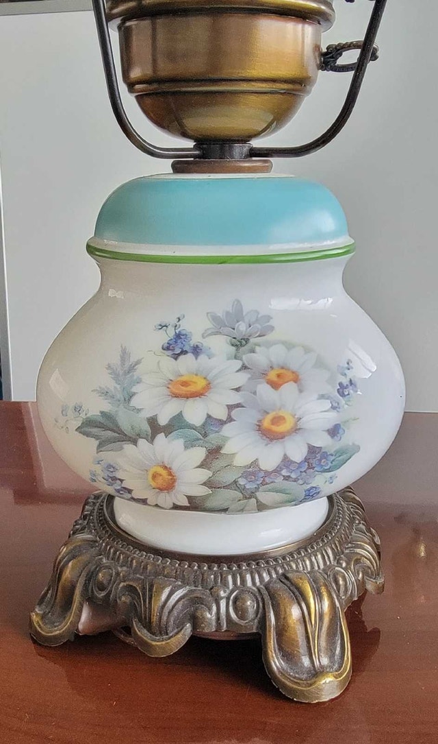 Vintage Glass hurricane 3 way lamp - photo 3