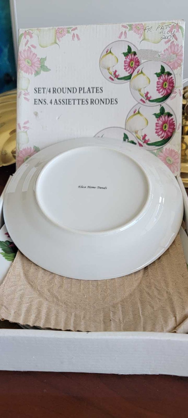 Round plates, set of 4. New condition never used. - photo 2