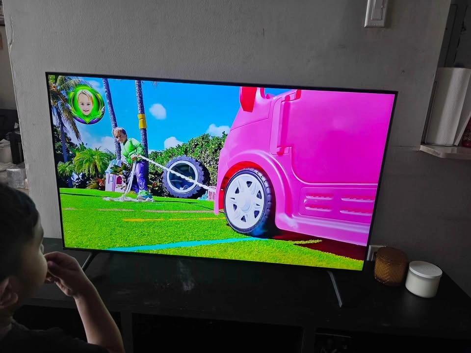 Samsung 50 inch Smart TV - photo 2