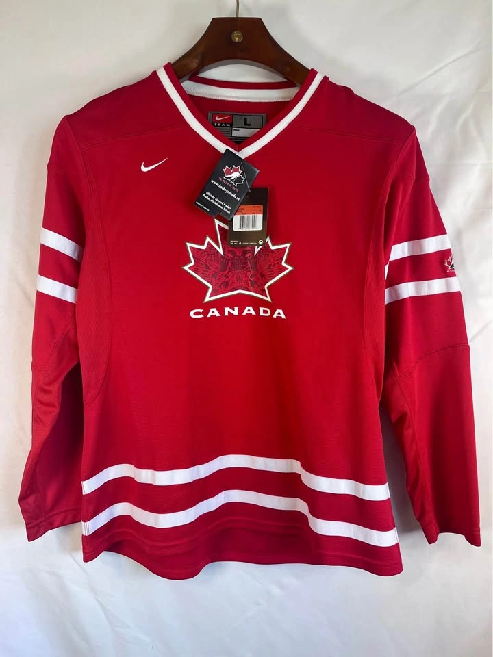 NWT! Women’s / Youth L 2010 Team Canada Olympic Hockey Jersey - photo 2