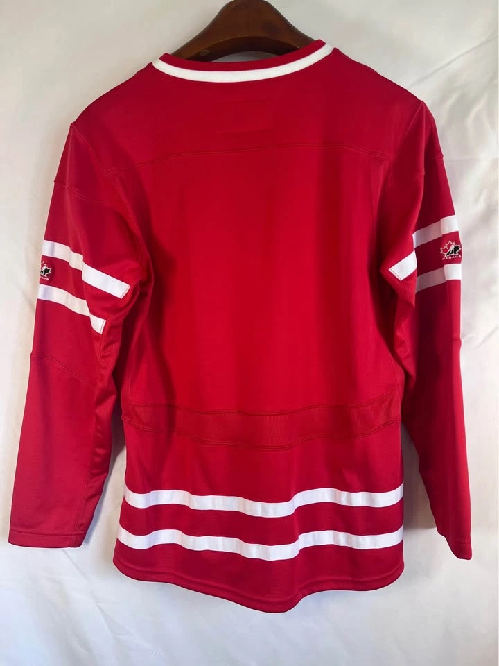 NWT! Women’s / Youth L 2010 Team Canada Olympic Hockey Jersey - photo 3