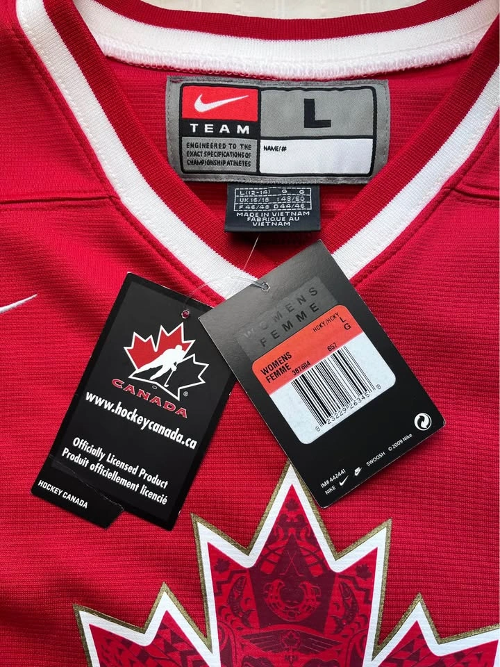 NWT! Women’s / Youth L 2010 Team Canada Olympic Hockey Jersey - photo 5