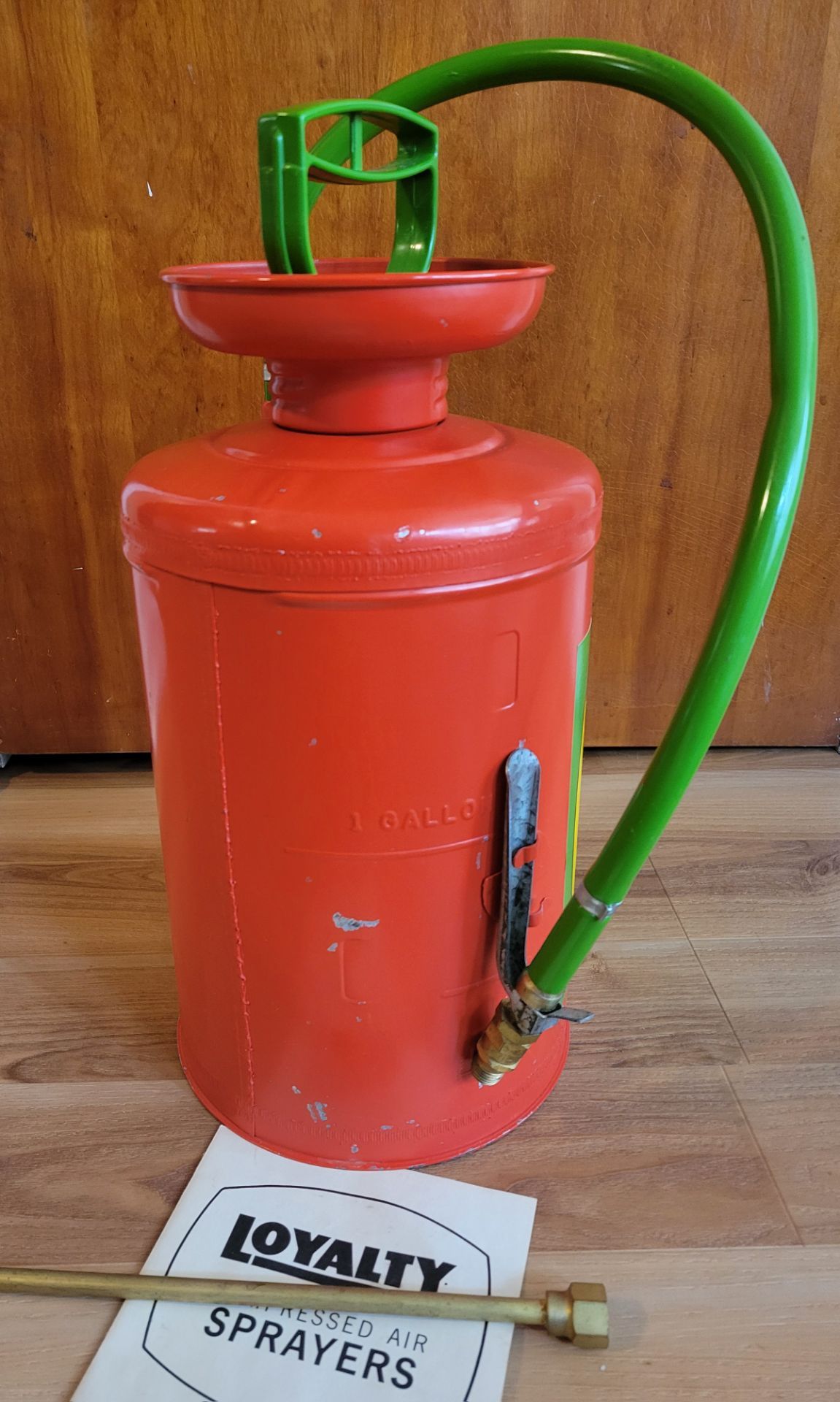 Vintage 60's Loyalty metal compressed Garden Air Sprayer - photo 4