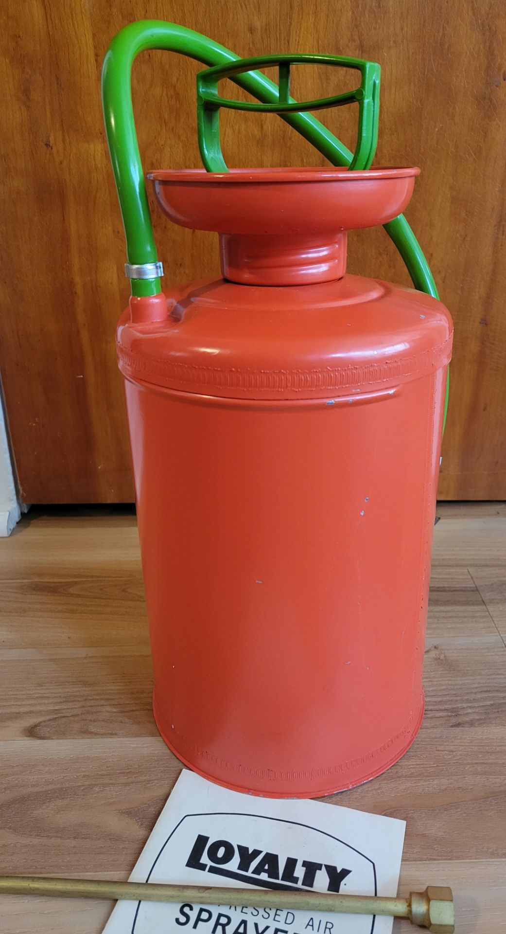 Vintage 60's Loyalty metal compressed Garden Air Sprayer - photo 5