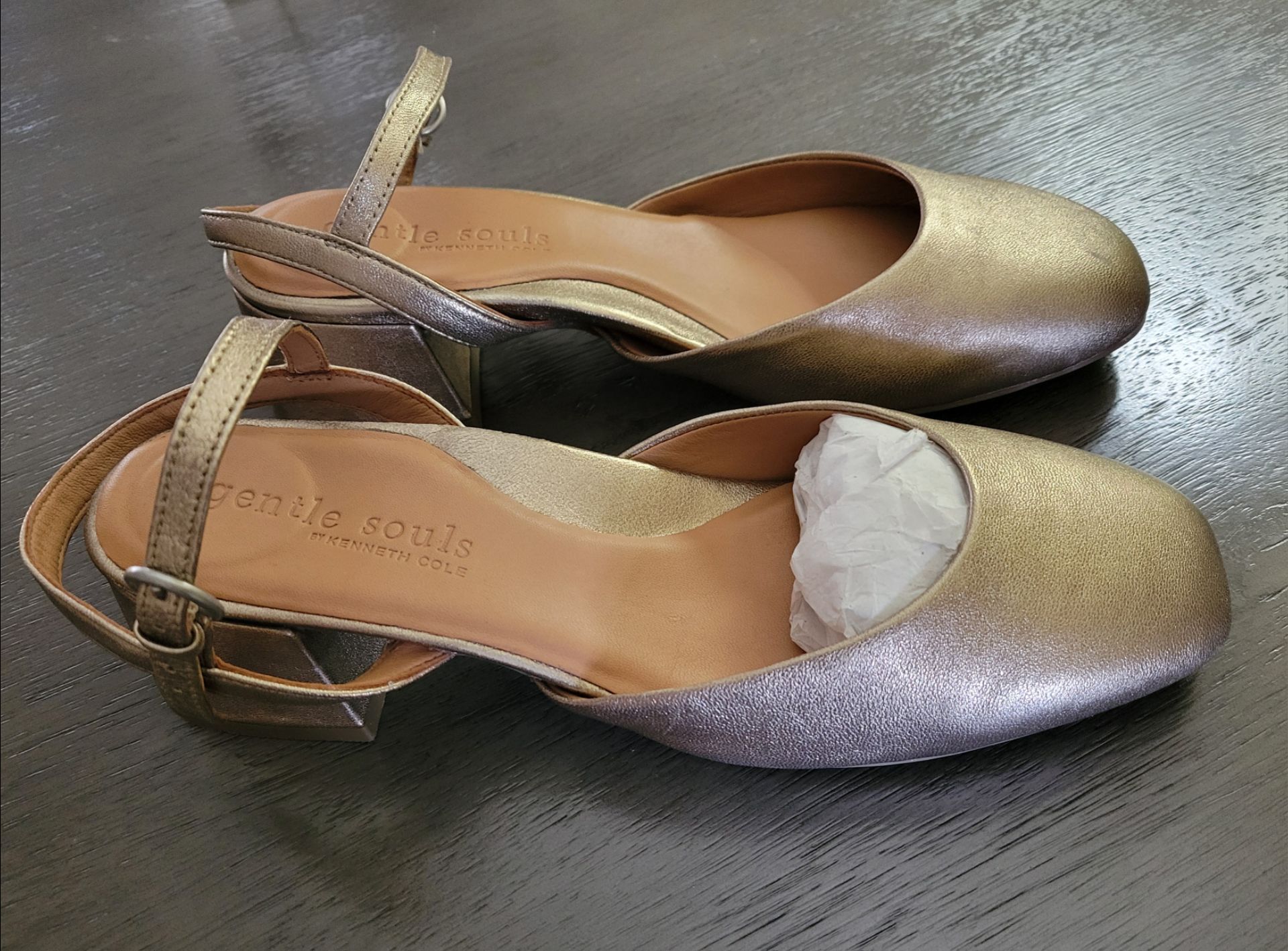 Gentle Souls by Kenneth Cole Lucinda Metallic Gold Low Pump Heel - photo 3