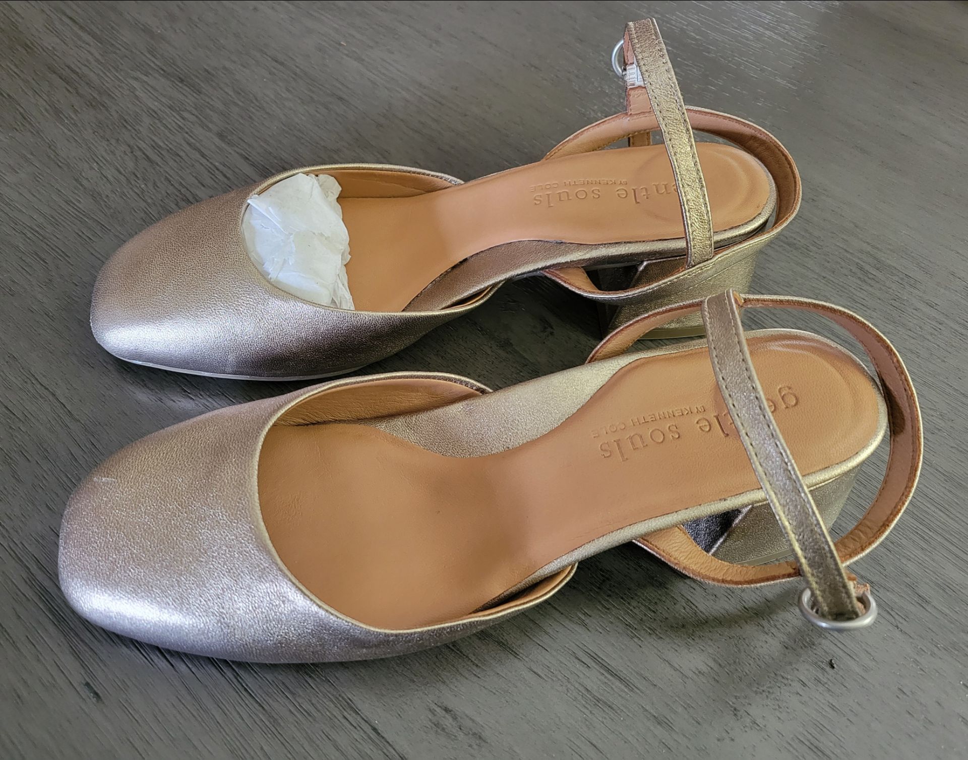 Gentle Souls by Kenneth Cole Lucinda Metallic Gold Low Pump Heel - photo 4