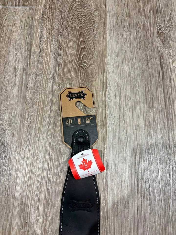 Brand New Levy’s leather guitar strap