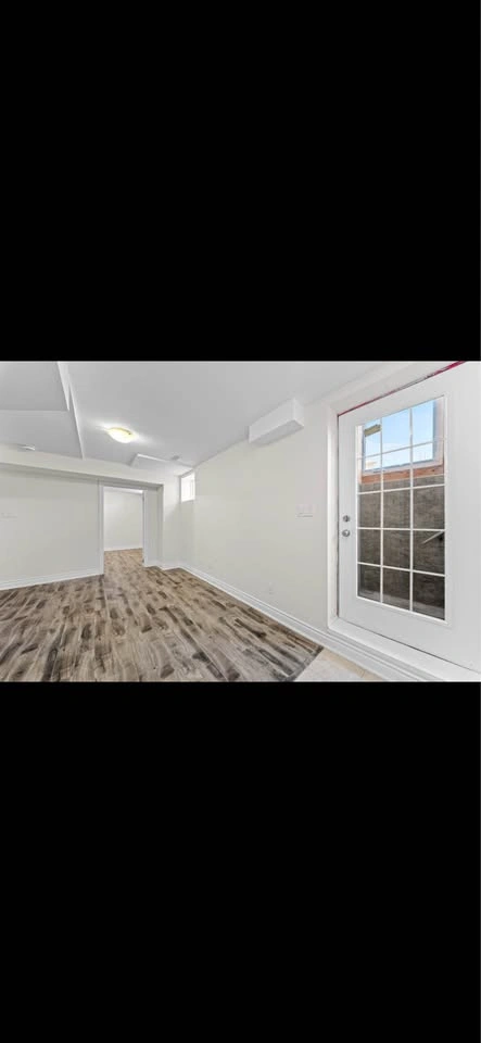 3 Beds 2 Baths - Apartment - photo 2