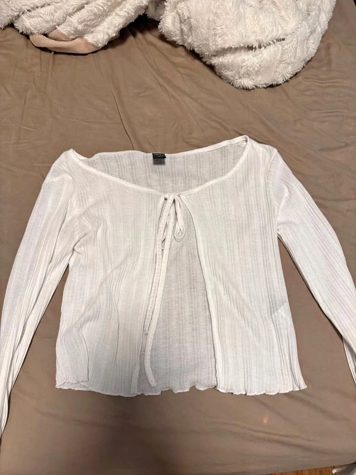 Women’s White tie top