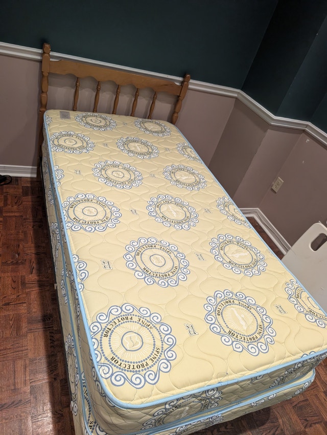 Twin Bed Set – FREE DELIVERY! - photo 3