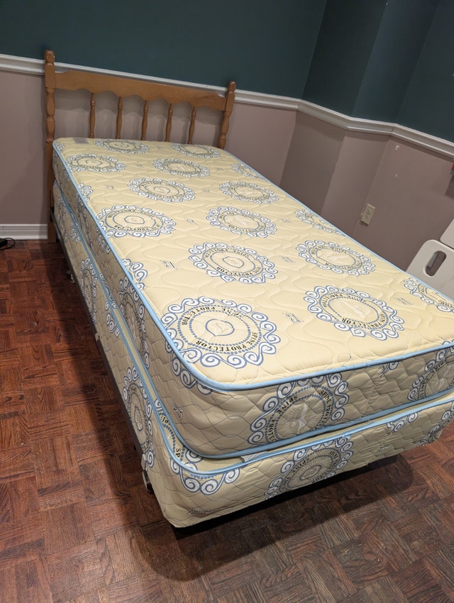 Twin Bed Set – FREE DELIVERY! - photo 4