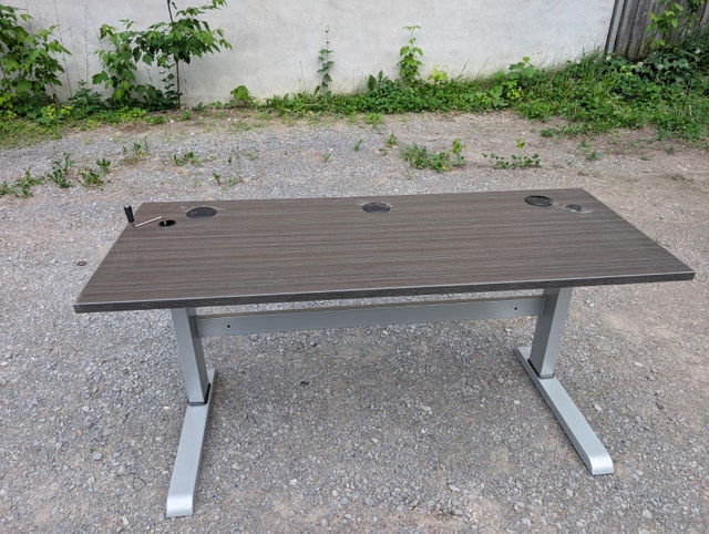 Manual Height Adjustable Desk – Commercial Grade - photo 3